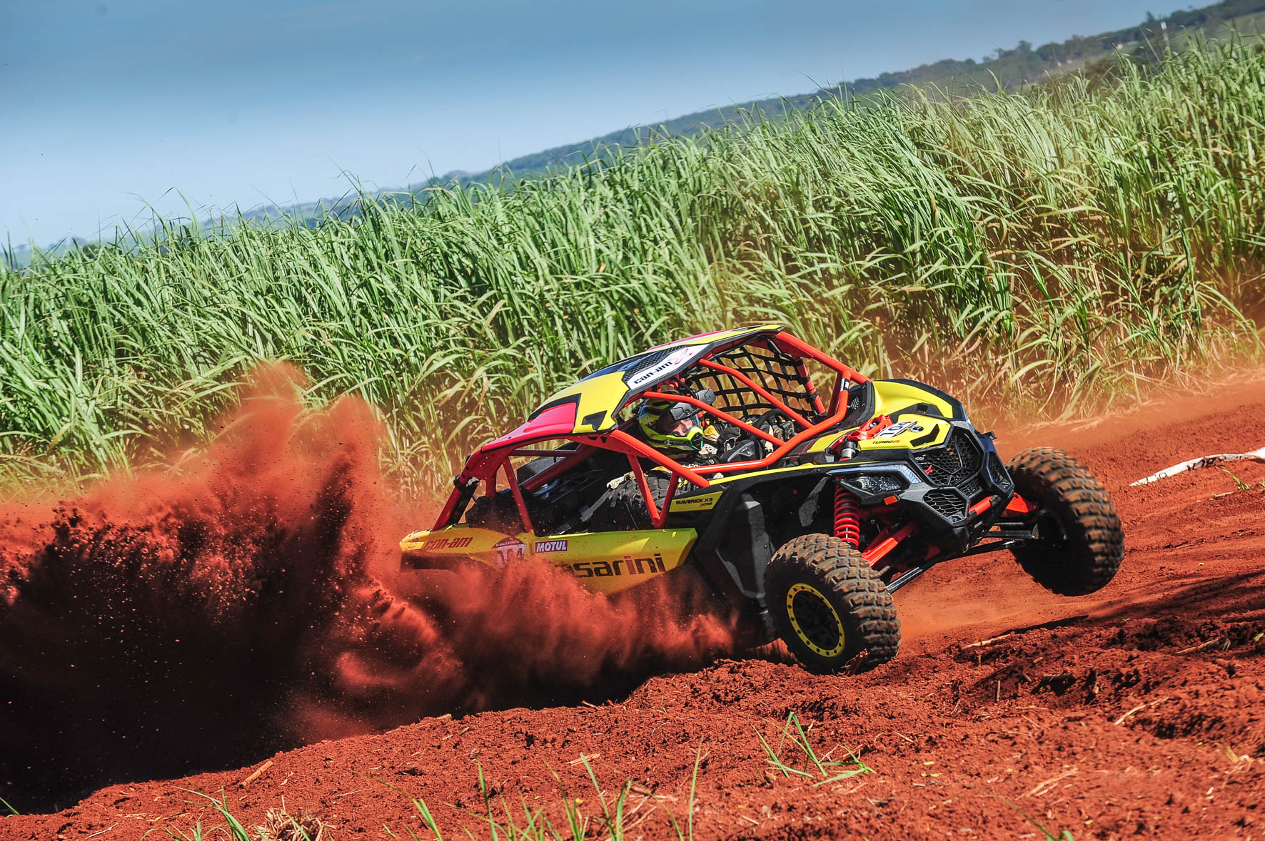 Deninho a bordo do UTV Maverick X3 X RS Deninho Casarini a bordo do novo UTV Can-Am Maverick X3 X RS no Brasileiro de Rally Baja Crédito: Doni Castilho/DFotos